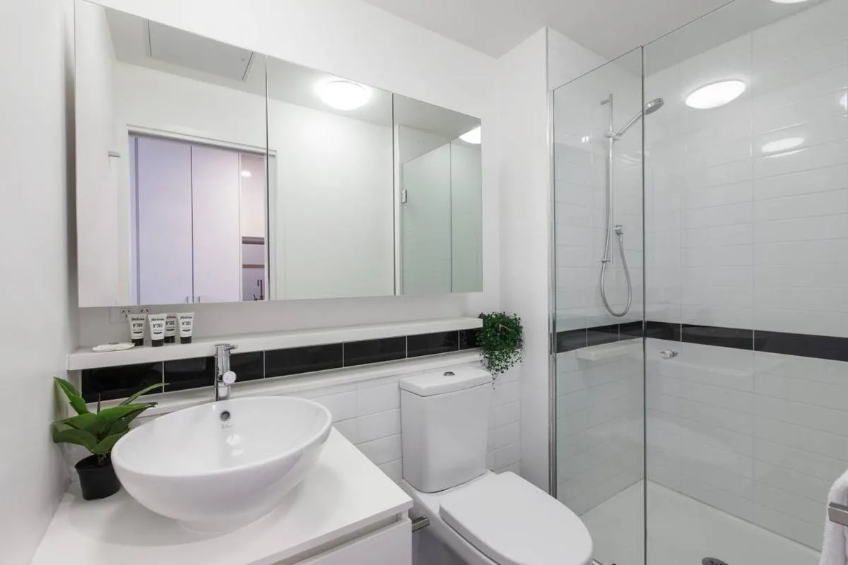 Image 2 of Stylish Studio on 28th Floor with Panoramic Views