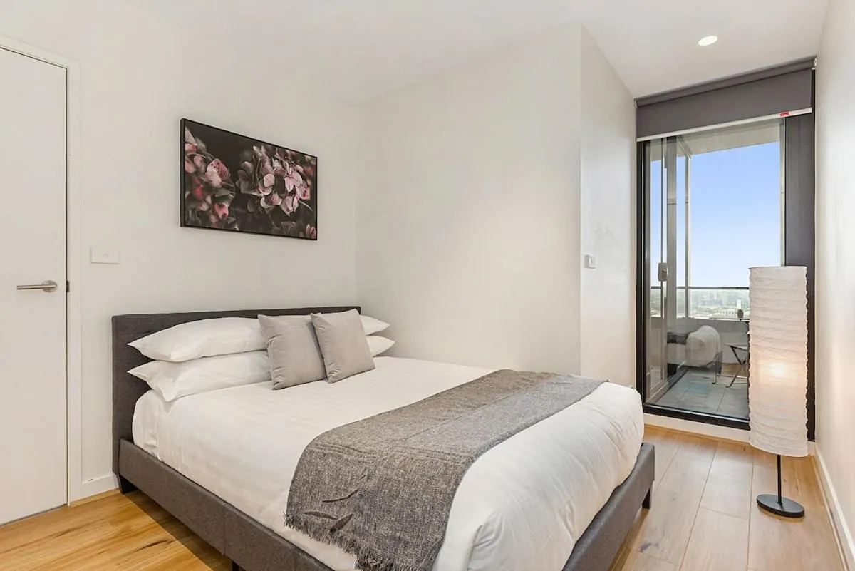 Image 1 of Sunshine CBD Apt with Stunning Views plus Pool