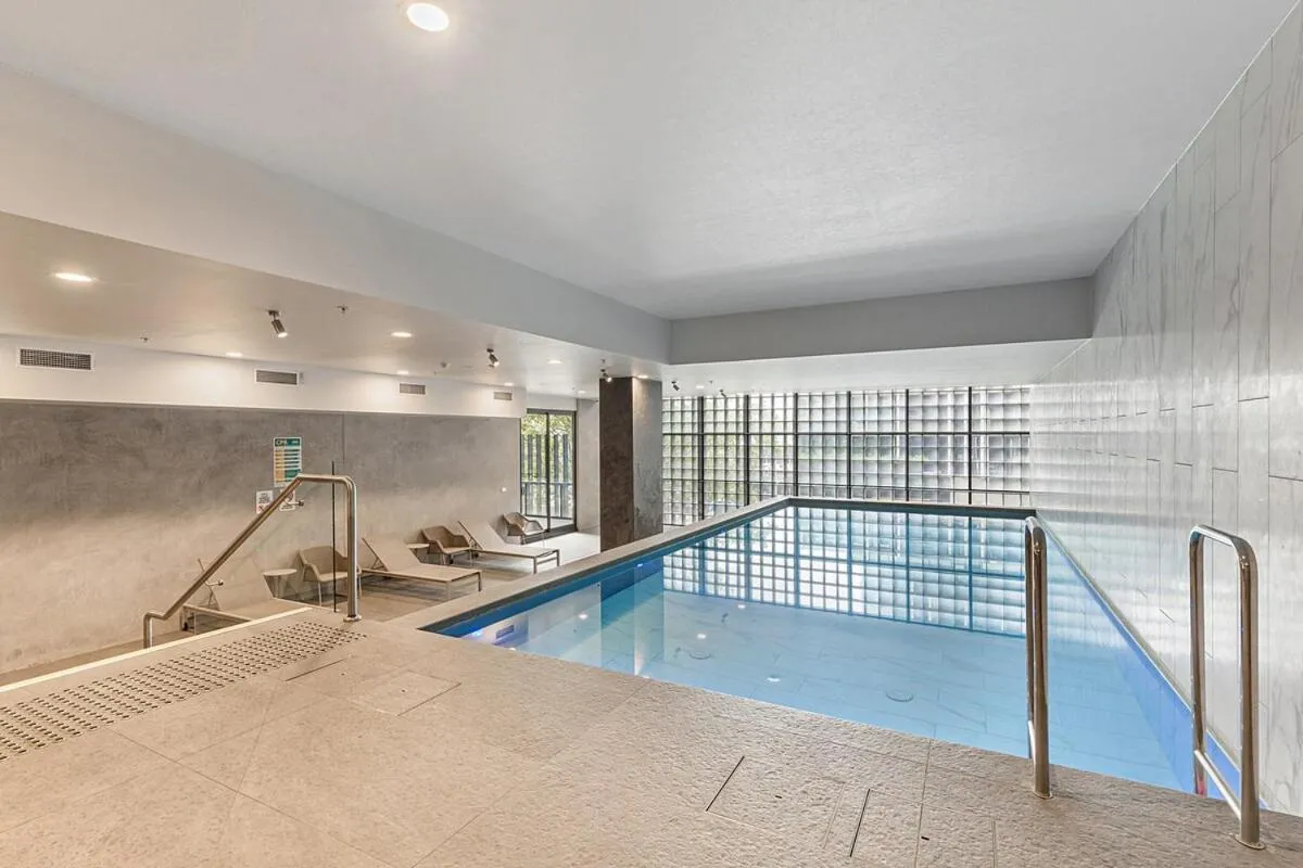 Image 3 of Sunshine CBD Apt with Stunning Views plus Pool