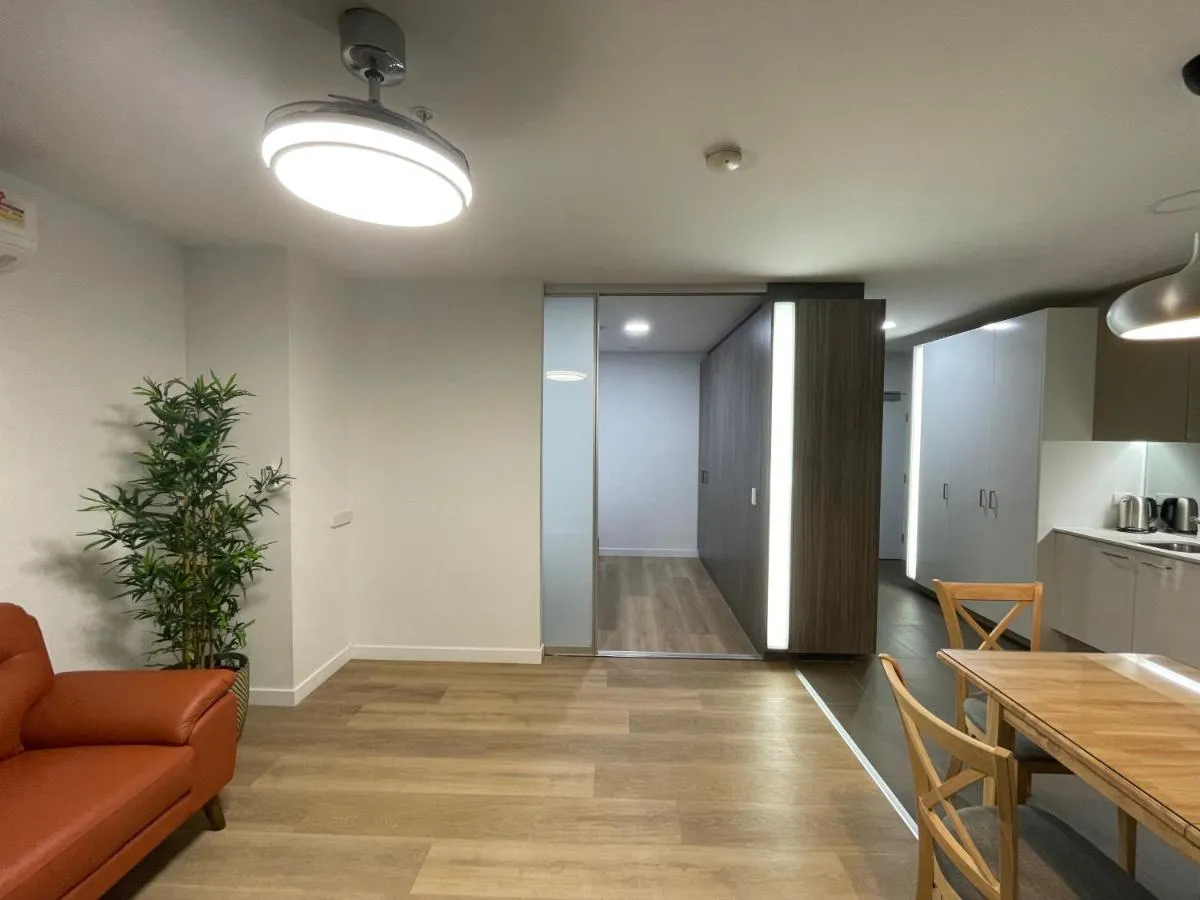 Image 2 of Super Luxury 2 bedroom Apt Well Furnished with Marvellous Views Convenient Location 1 Free Parking