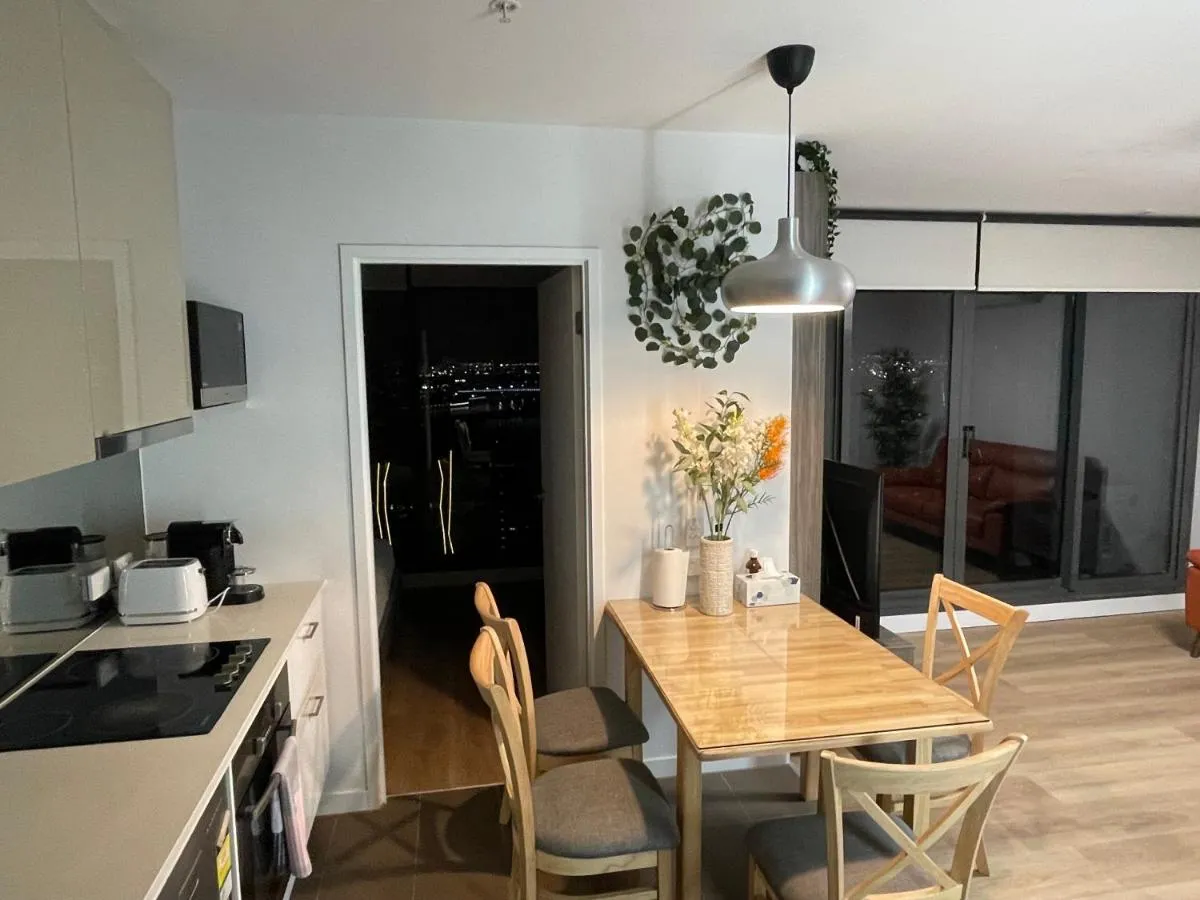 Image 4 of Super Luxury 2 bedroom Apt Well Furnished with Marvellous Views Convenient Location 1 Free Parking
