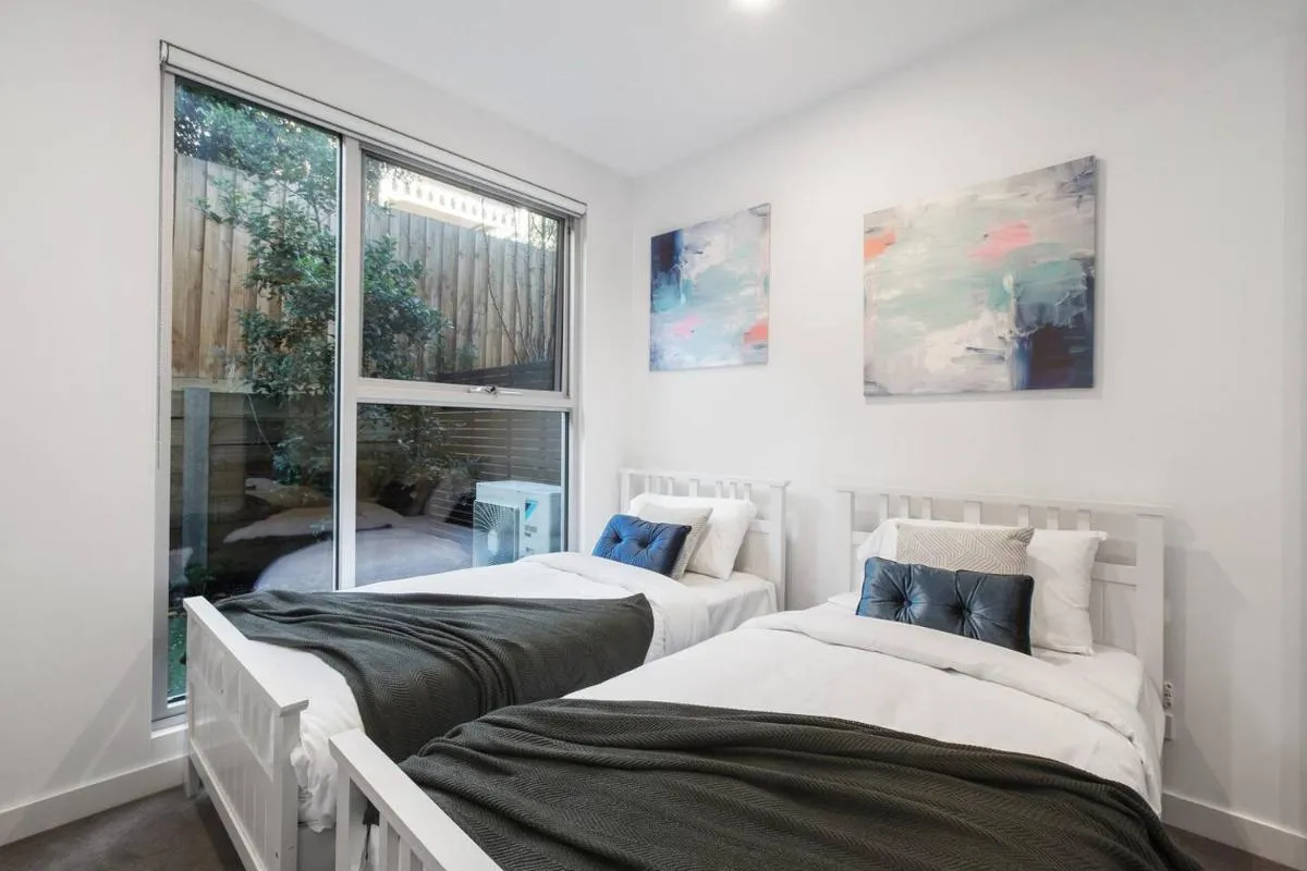 Image 1 of ‘The Ivory’ Well-connected Suburban Seclusion
