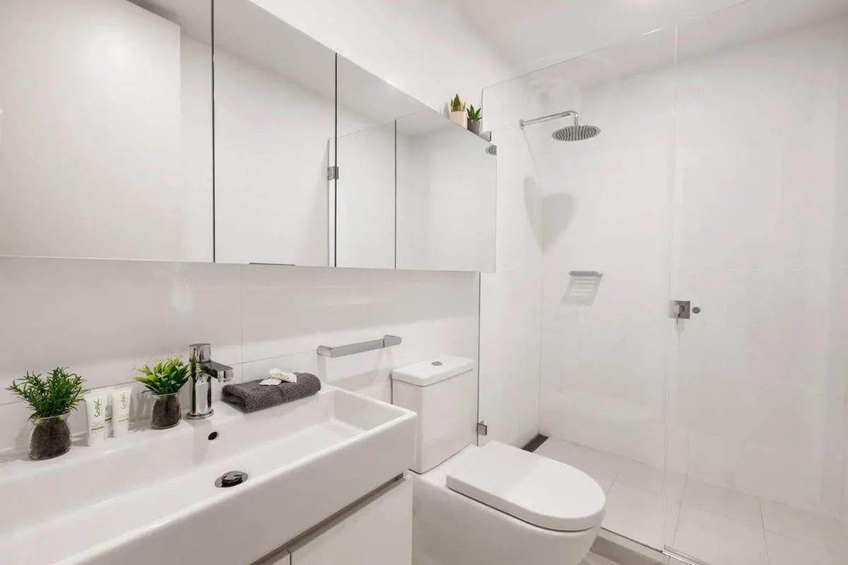 Image 2 of ‘The Ivory’ Well-connected Suburban Seclusion