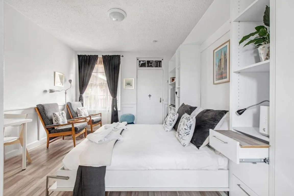 Image of The Little Royal – A Carlton Gardens Studio