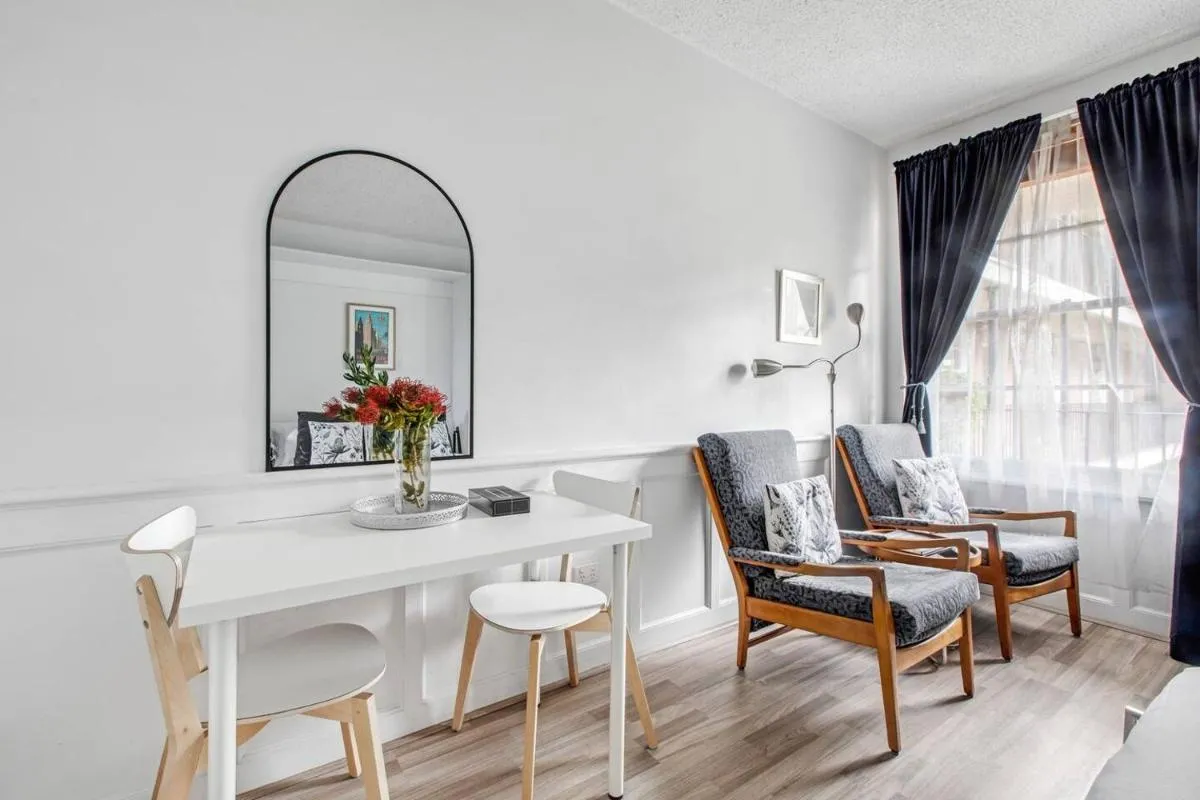 Image 3 of The Little Royal – A Carlton Gardens Studio