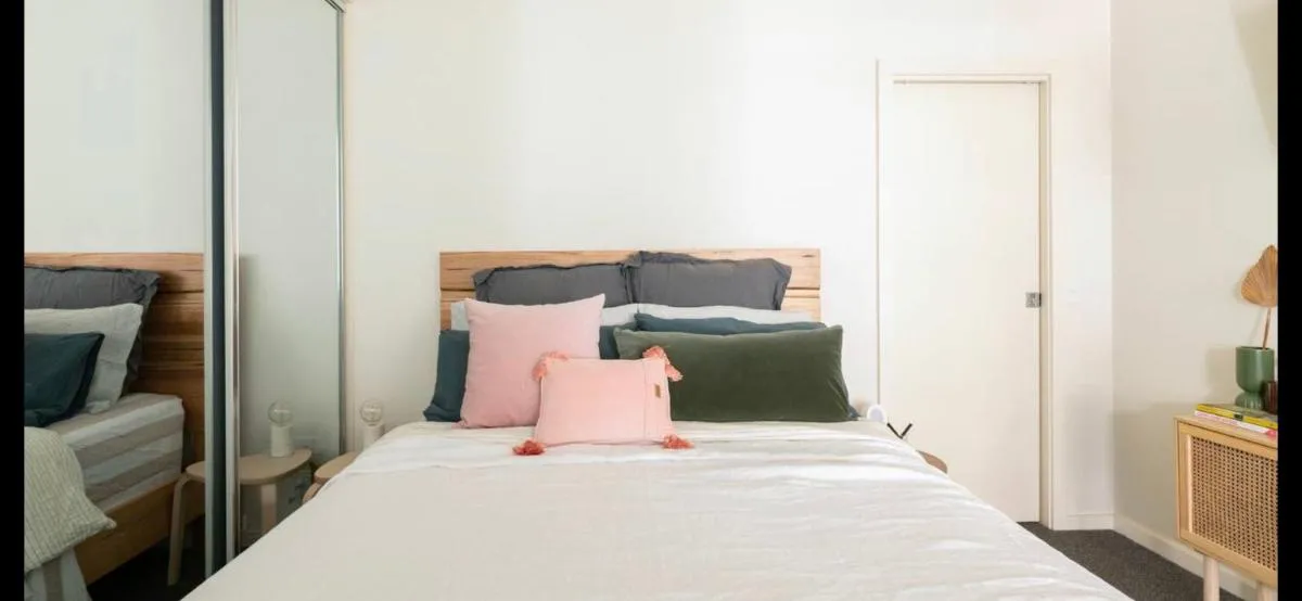 Image 1 of The Pas.Coe – A Stylish 1 bedroom unit with free parking.