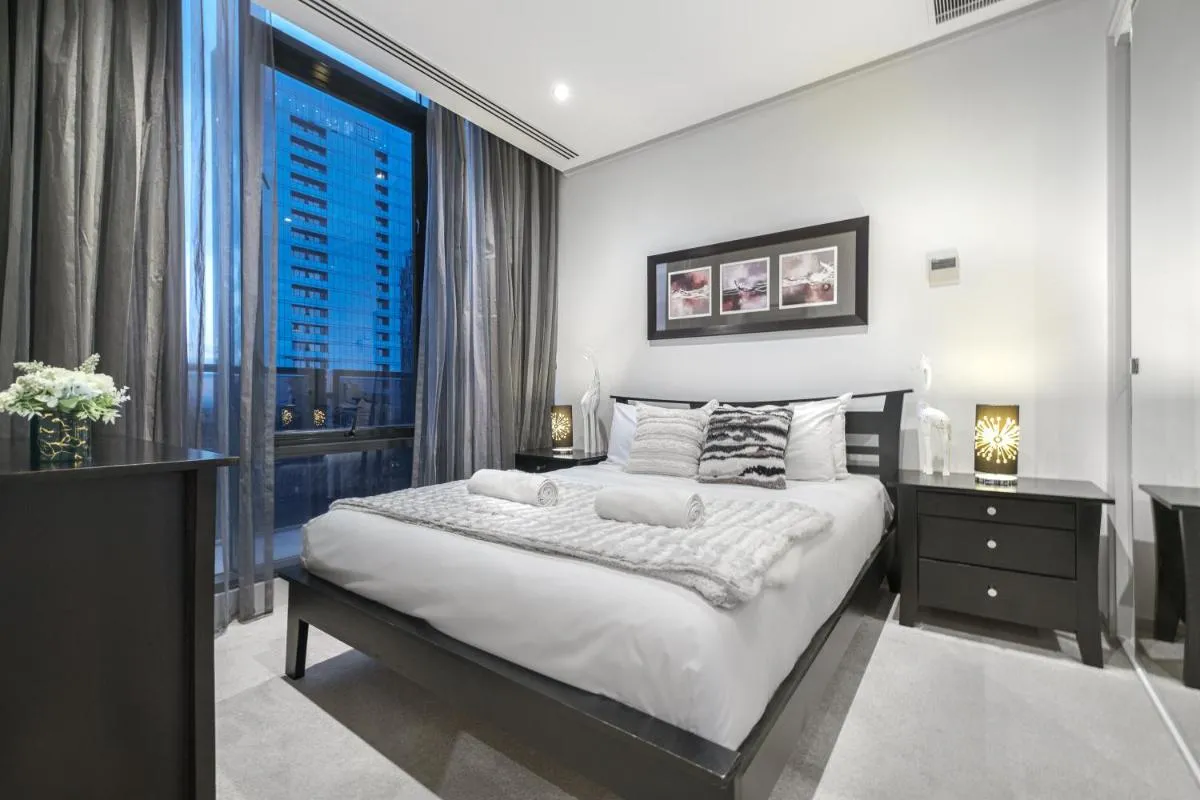 Image 1 of Top Floor 2br2ba Southbankparkingbalcony