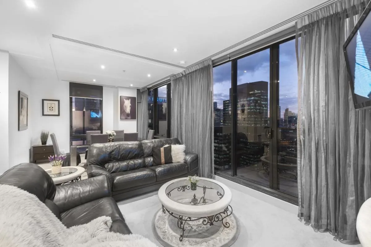 Image 5 of Top Floor 2br2ba Southbankparkingbalcony