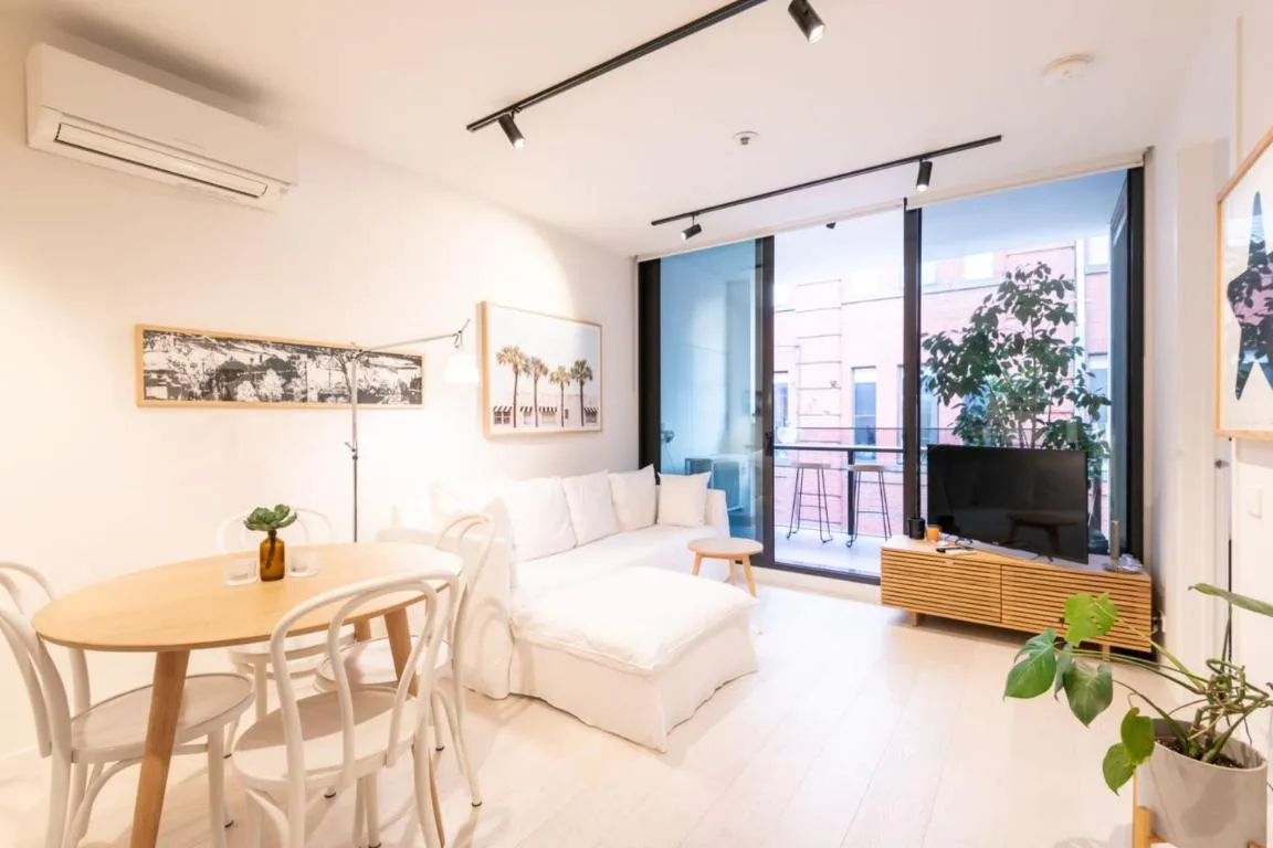 Image of Trendy 1 Bedroom Apartment in the Heart of Collingwood