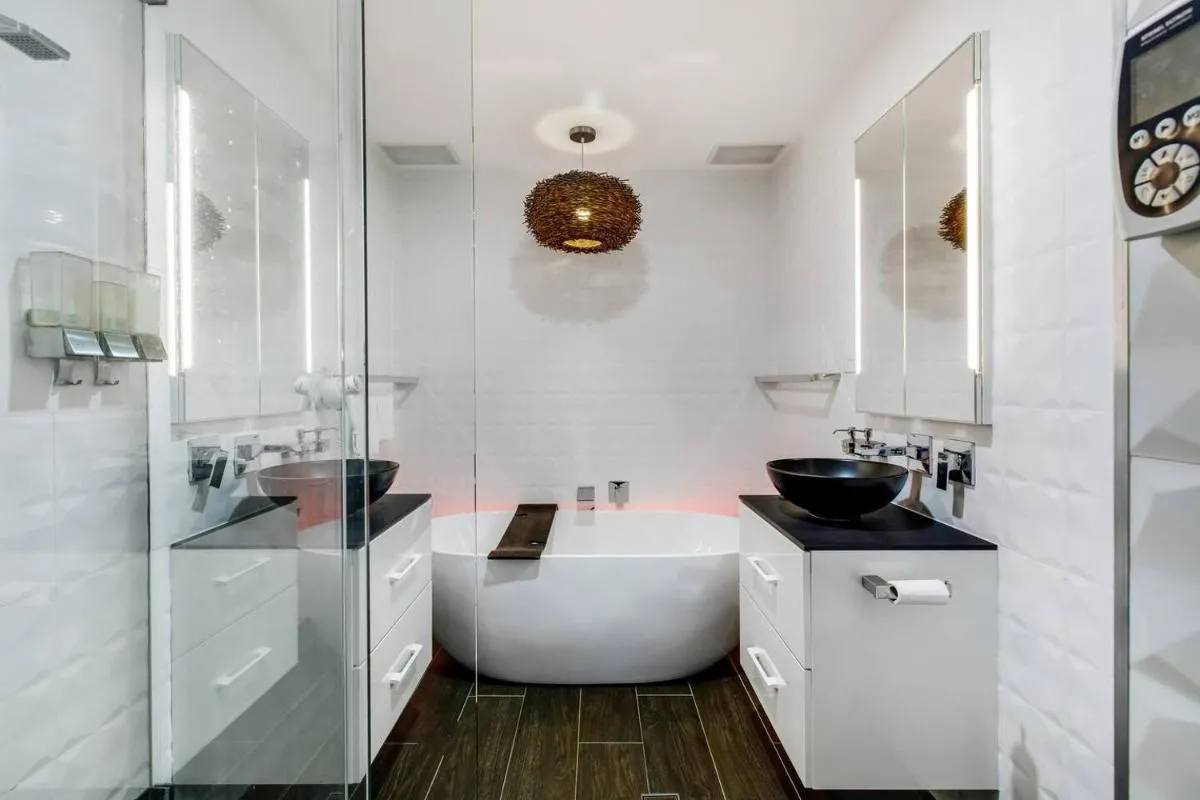 Image 2 of Ultra-chic Top Floor New York Style Loft Apartment