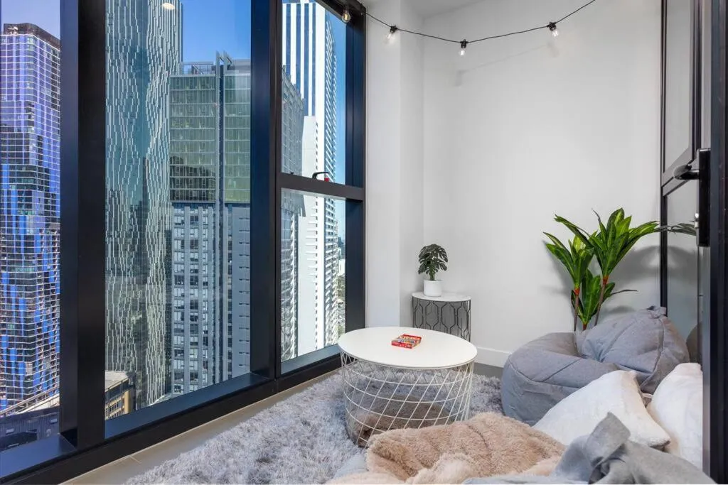 Image 2 of Unique & Spacious Retreat – Cozy Balcony City View