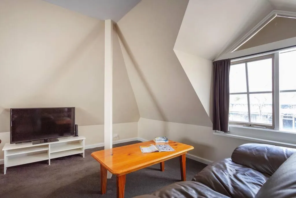 Image 4 of Upstairs Studio Apartment with street access