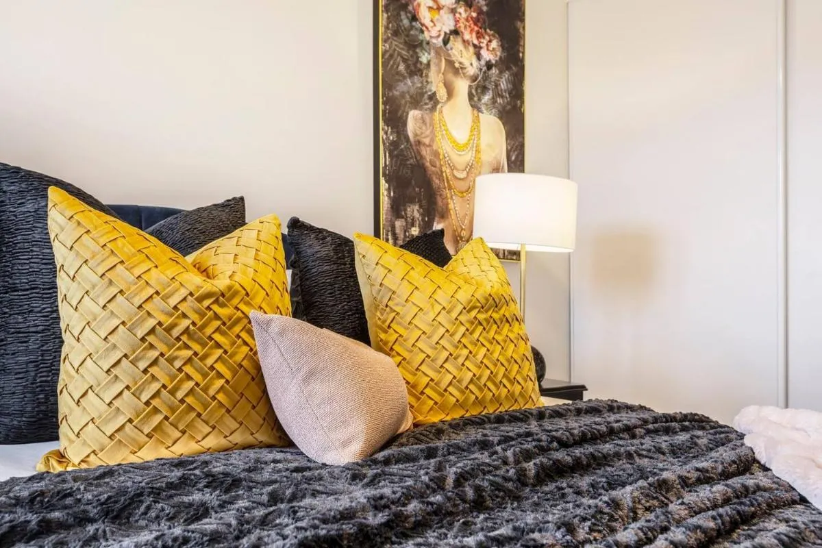 Image 6 of Vintage Romance In Vibrant & Cosmopolitan Prahran