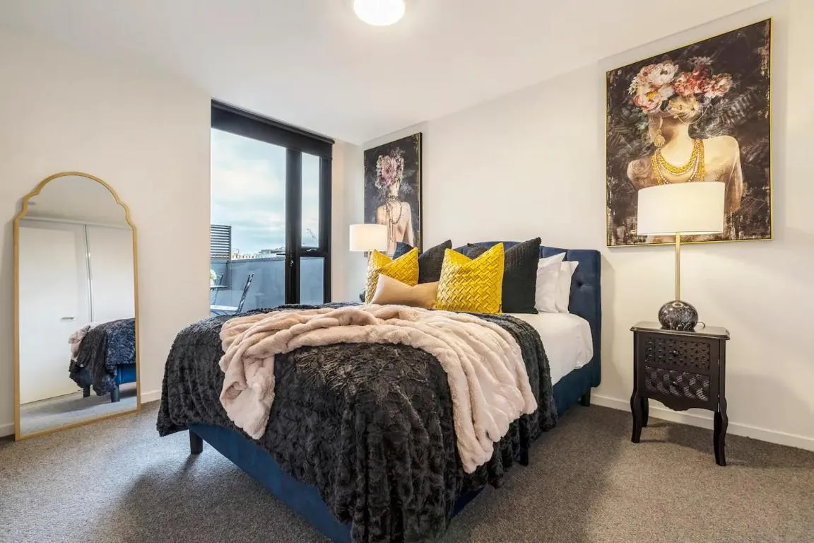 Image of Vintage Romance In Vibrant & Cosmopolitan Prahran