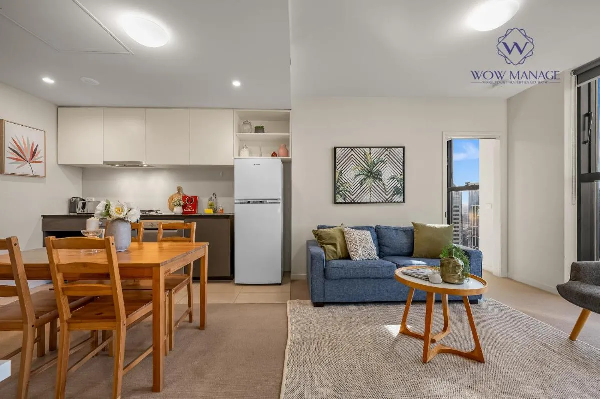 Image 3 of WOW Apartment on Collins 2
