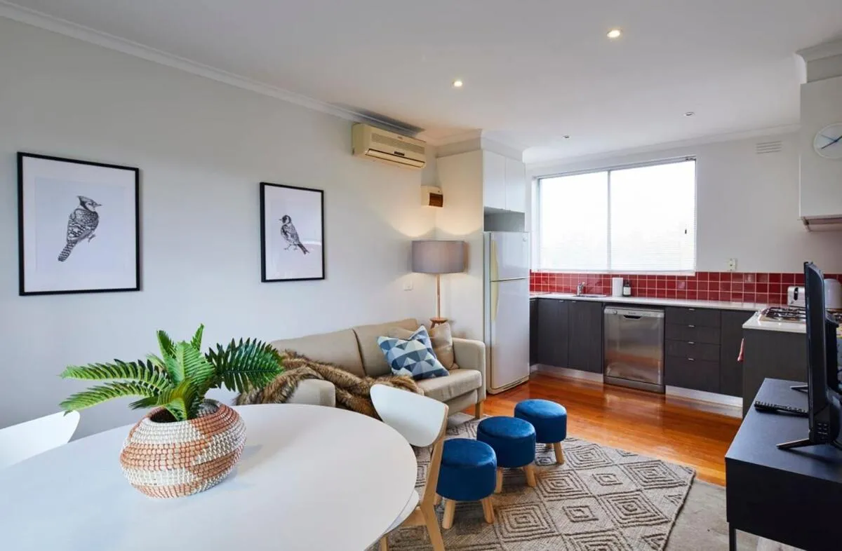 Image 2 of Windsor Prahran Sunny Spacious 1 Bed with Sunroom