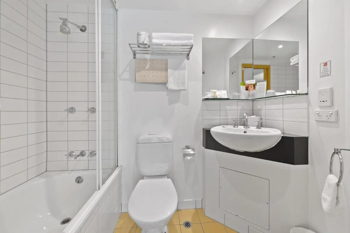 Image 2 of YEHS Hotel Melbourne CBD