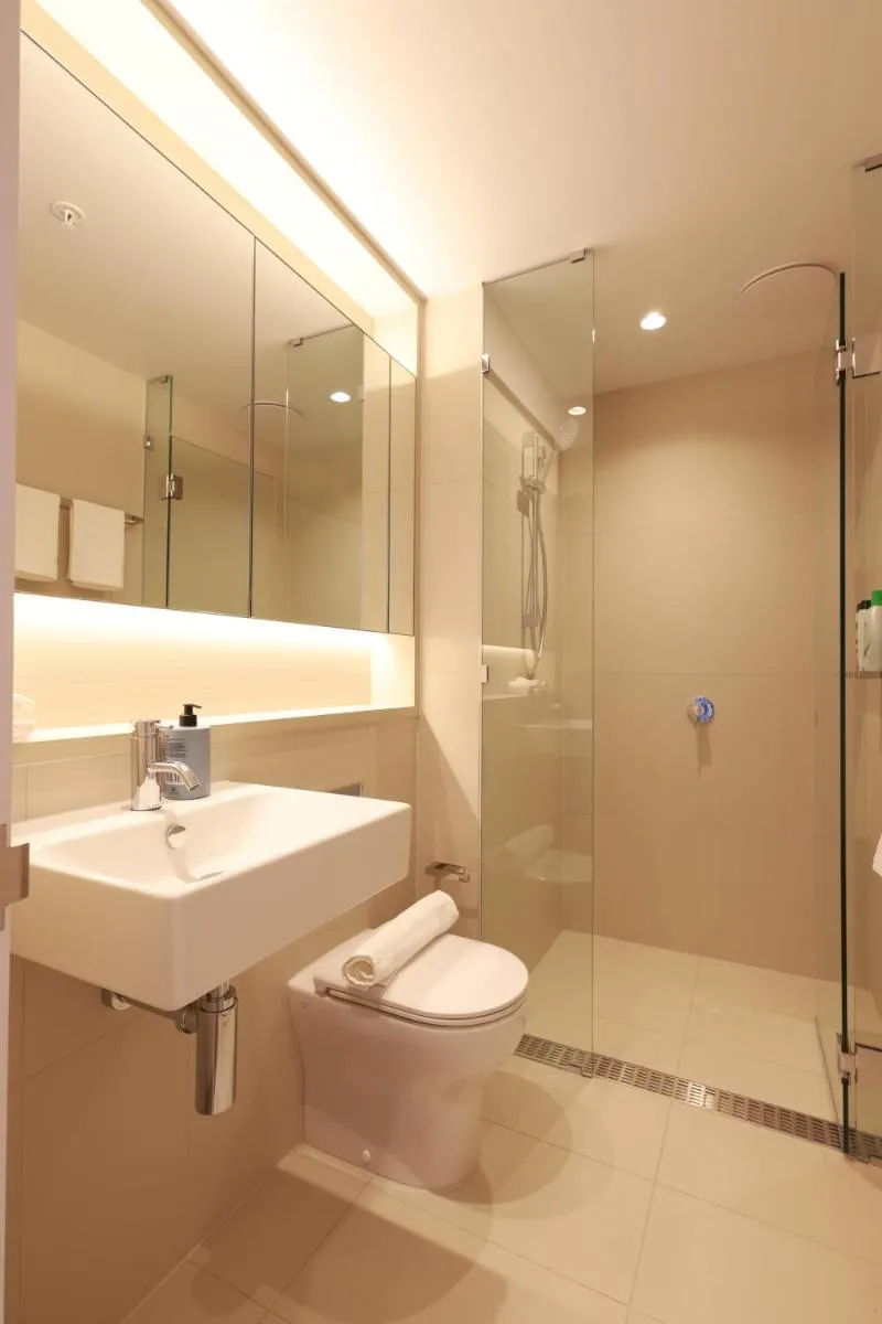Image 2 of 014D 2 Bedroom Apt w city view near Yarra River with Free Parking