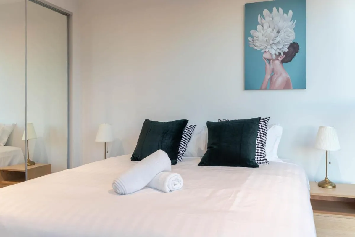 Image 6 of 1 BRM, Southbank, King Bed, Lvl 37
