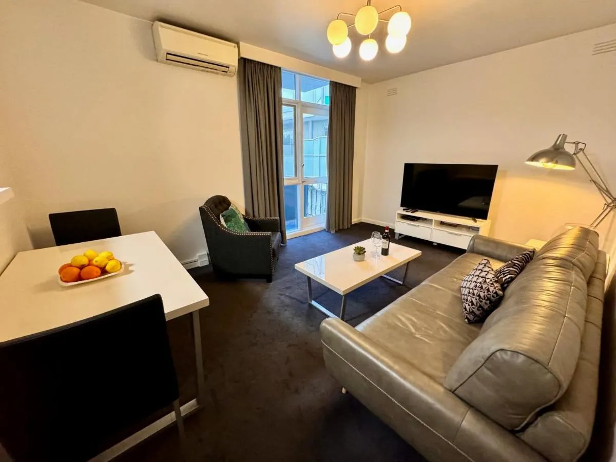 Image 4 of 1 Bdrm With Parking, Walk to Beach
