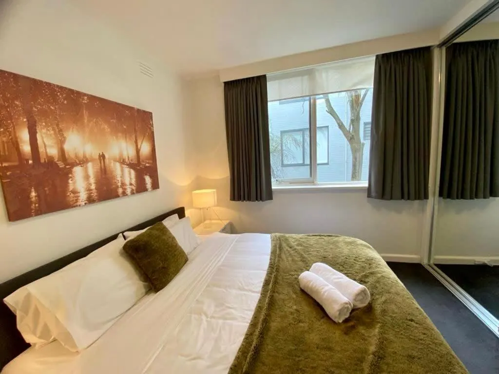 Image 1 of 1 Bdrm With Parking, Walk to Beach