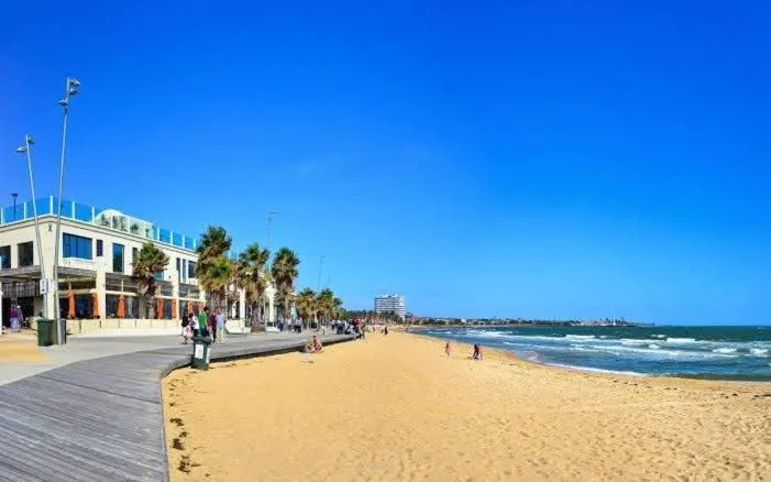 Image 5 of 1 Bdrm With Parking, Walk to Beach