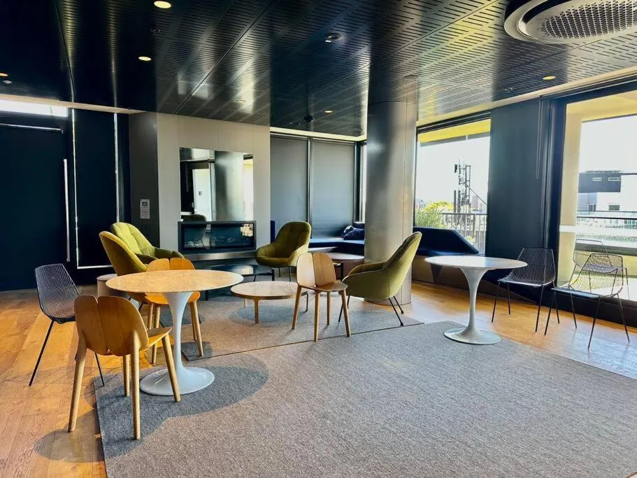 Image 2 of 2B1B Cozy near Train Station + Free Parking!