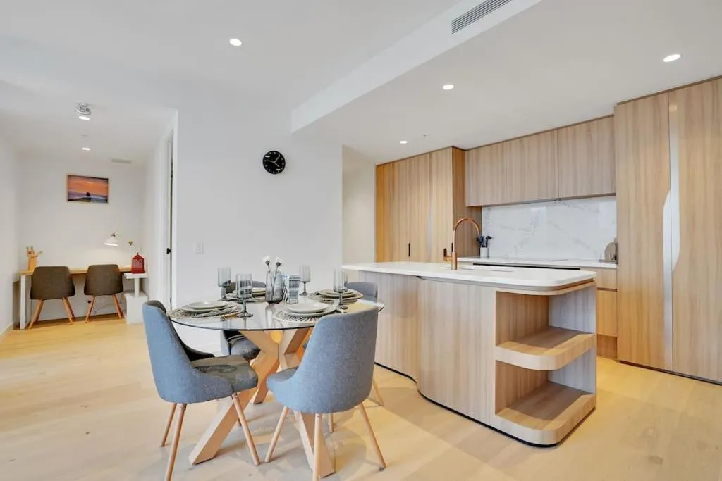 Image 3 of 2B2B Carlton Garden at Doorstep