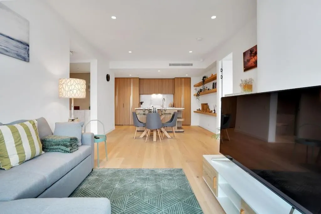 Image 4 of 2B2B Carlton Garden at Doorstep