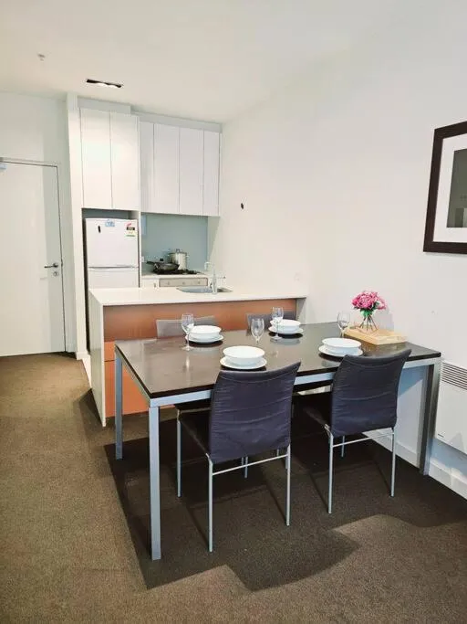 Image 4 of 2BD Melbourne Apt Near Vic Market