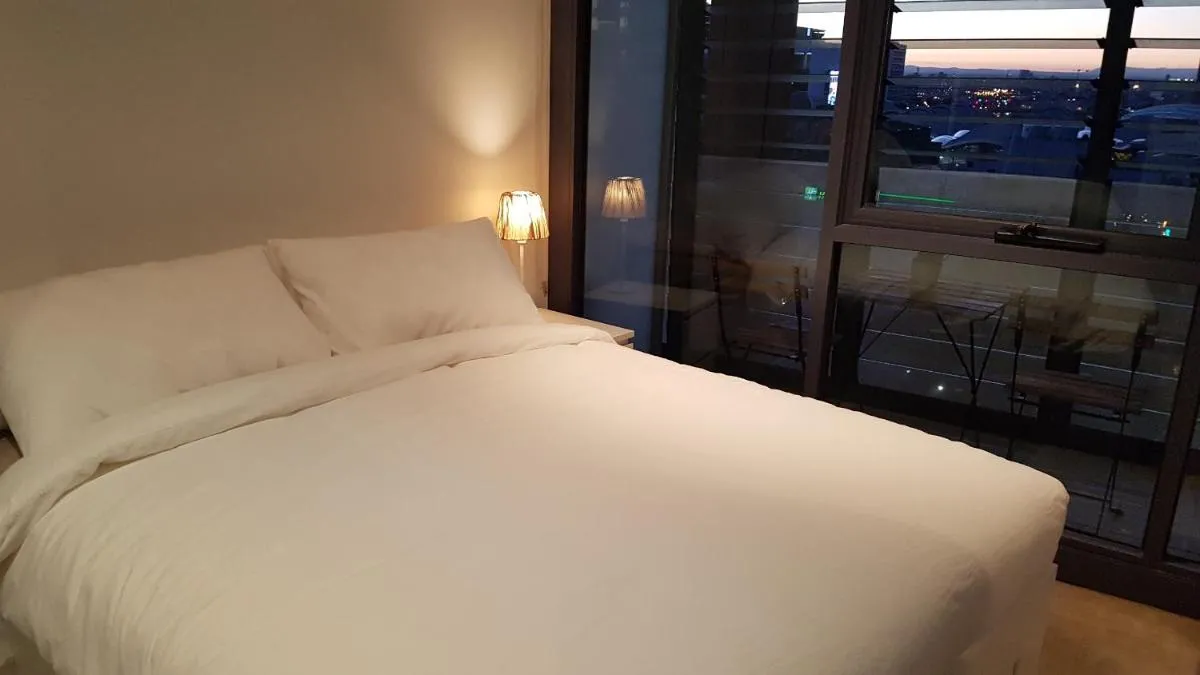 Image 1 of 2BEDS Melbourne Central|Crown Casino|Colin|S Cross