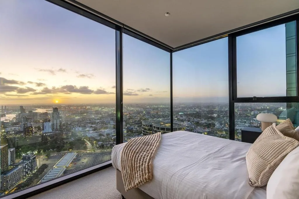 Image of 2BR Apartment, Panoramic 180 Degrees Views on 52nd Floor