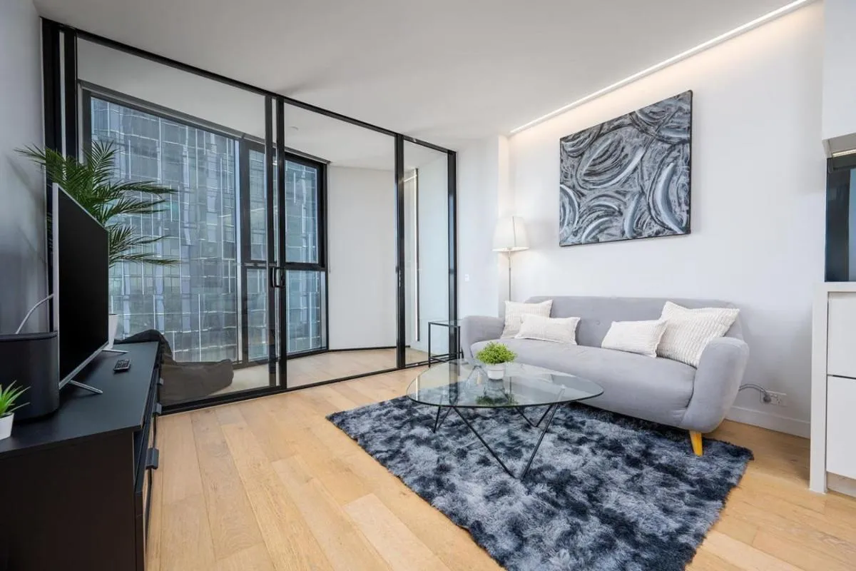 Image 5 of 2BR Apartment, Panoramic 180 Degrees Views on 52nd Floor