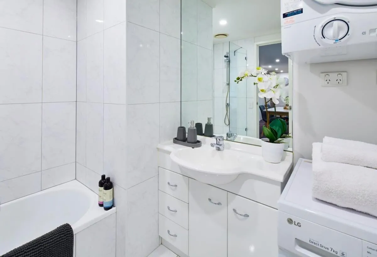 Image 2 of 2 Bdrm 2 Bthrm Apt With Parking in Central CBD