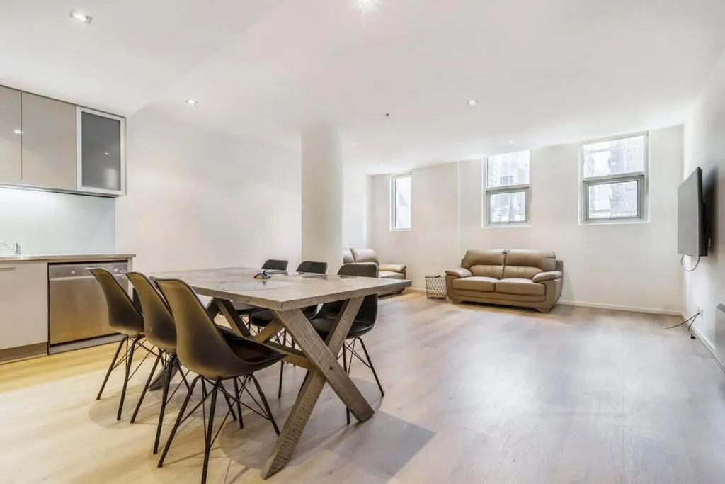 Image of 2-Bedroom Apartment in Melbourne City with carpark