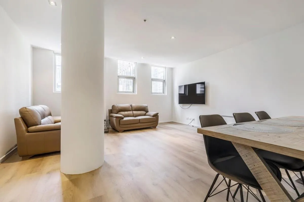 Image 4 of 2-Bedroom Apartment in Melbourne City with carpark