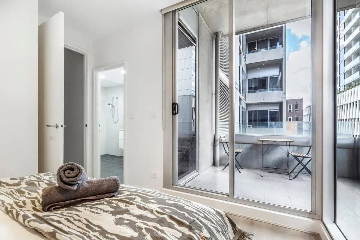 Image 1 of 2-Bedroom Apartment in Melbourne City with carpark