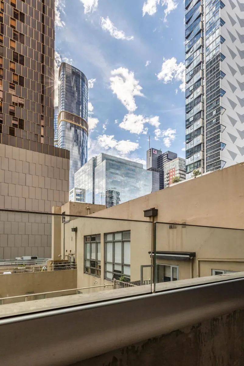 Image 5 of 2-Bedroom Apartment in Melbourne City with carpark