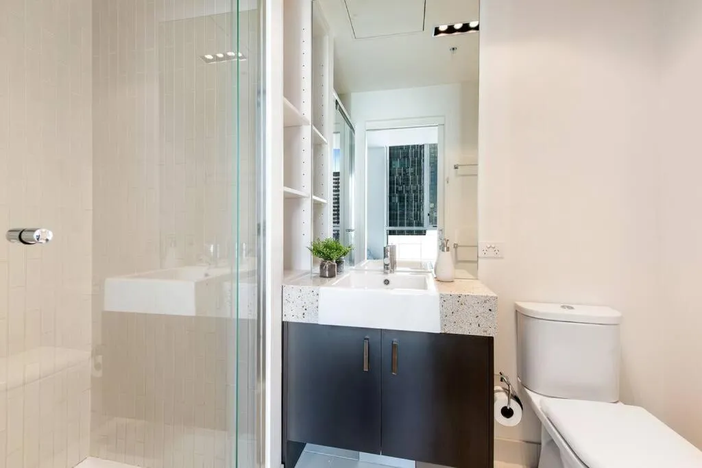 Image 2 of 2Br 2Ba CBD Retreat-Best Location – 1 car space