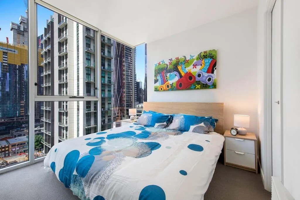 Image 1 of 2Br 2Ba CBD Retreat-Best Location – 1 car space