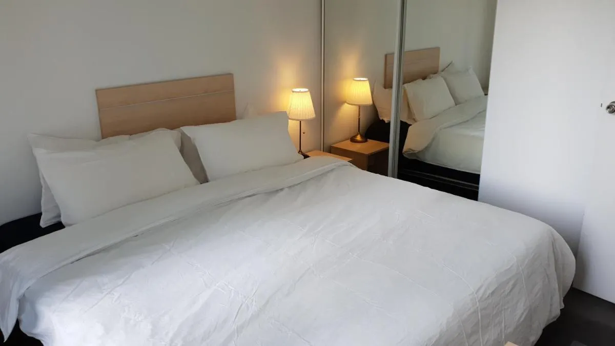 Image 1 of 2 bedrooms CBD FREE Tram apartment (Melb Central, China Town, Queen Victoria Market, Melbourne University, RMIT, etc)