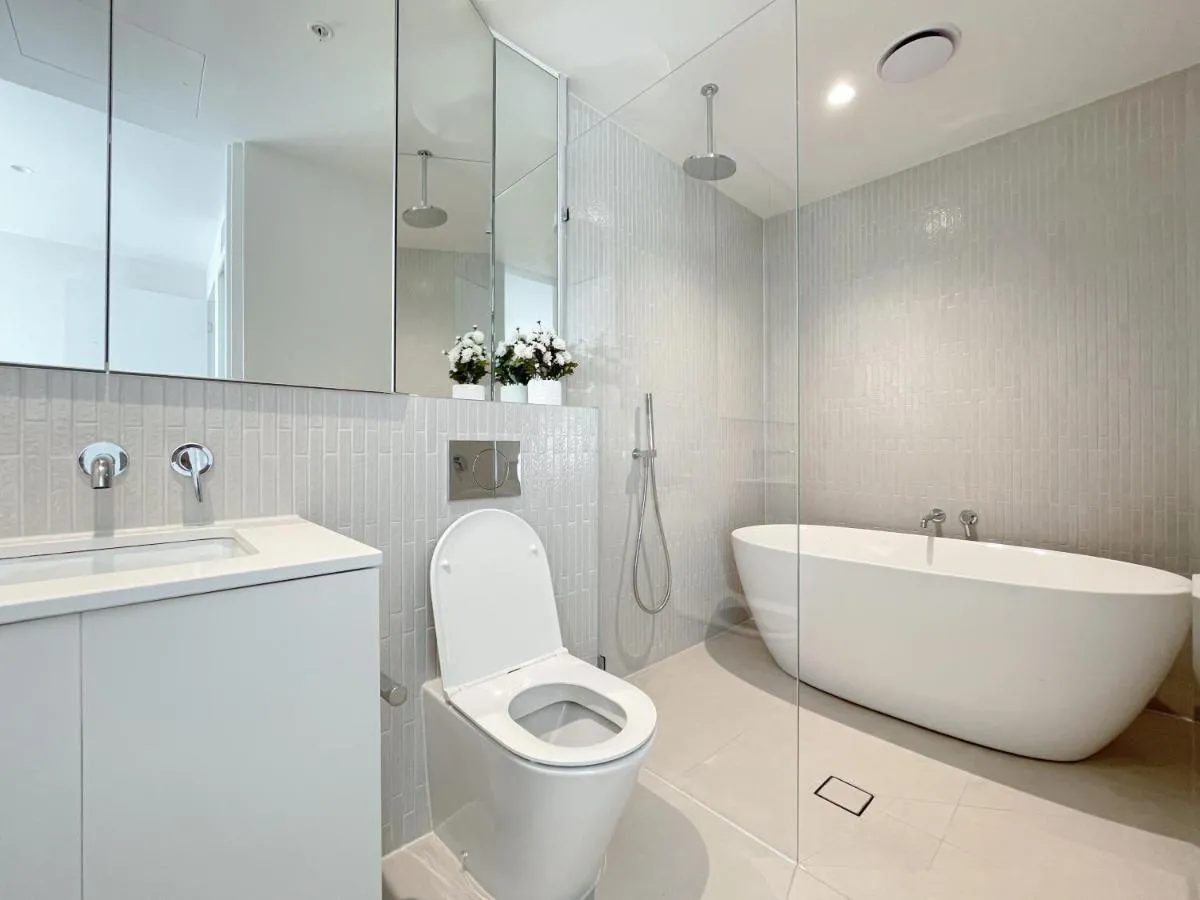 Image 2 of 3BR 2BATH, Southbank, Stylish, Sea View