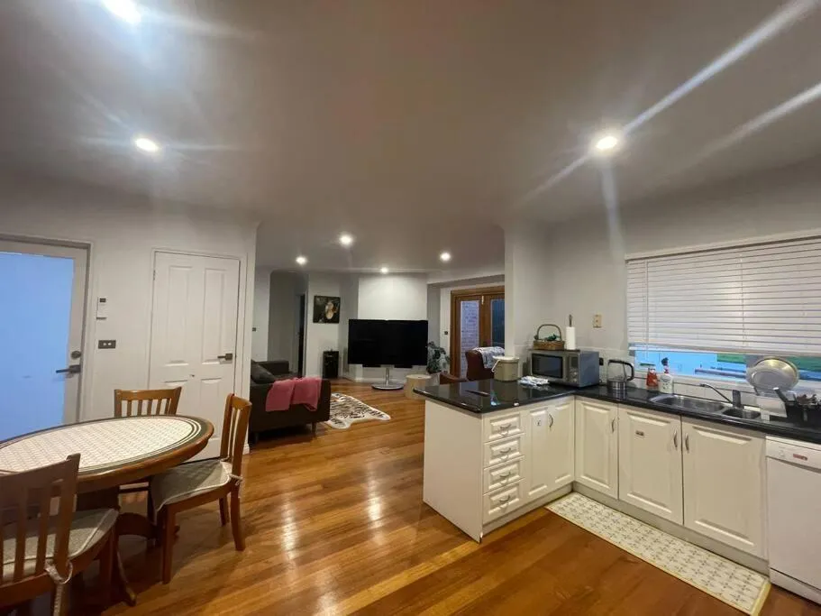 Image 3 of 3BR Artistic Home, Netflix, Gym, Camberwell market. Taste The True Melbourne