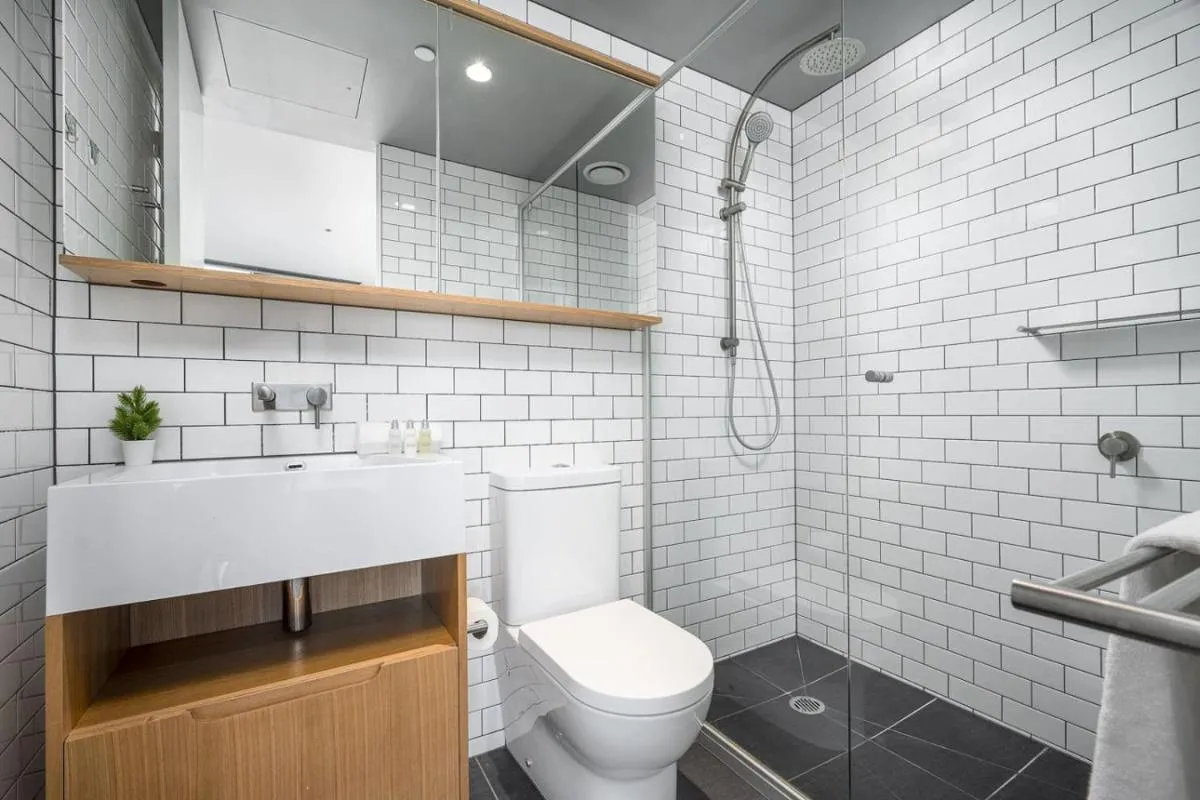 Image 2 of 3BR with 180 Degrees Ocean and City Views, Pool, Spa and Gym