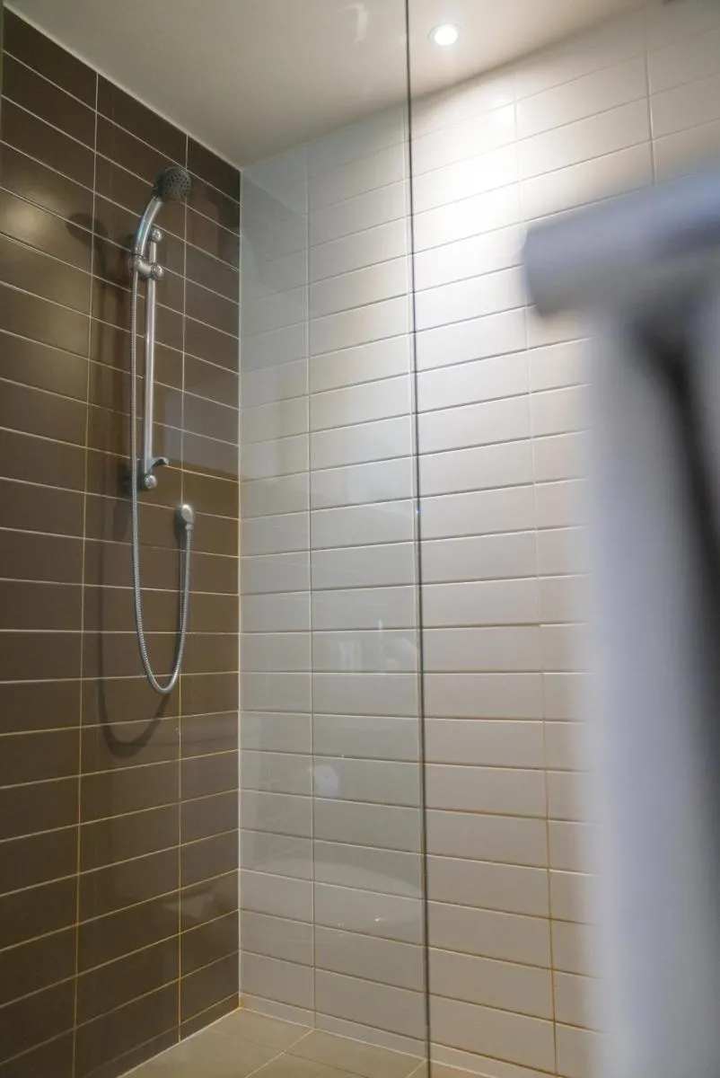 Image 3 of 3 Bathrooms, Ideal Location, Perfect For Groups