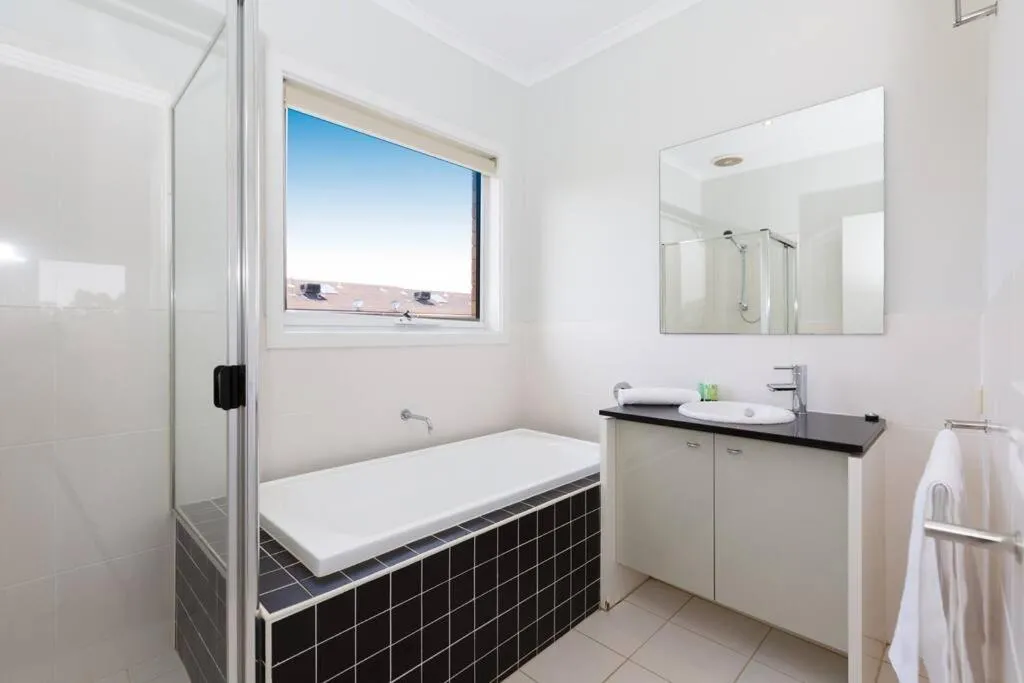 Image 2 of 3 bedroom Townhouse In Bonbeach VIC