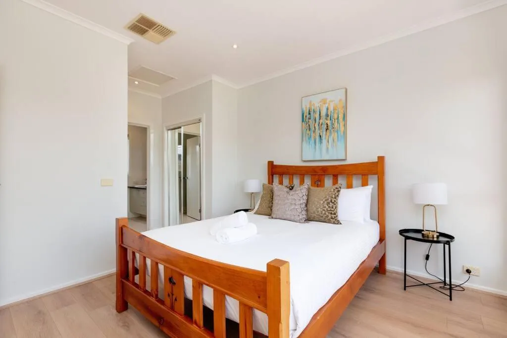 Image 6 of 3 bedroom Townhouse In Bonbeach VIC