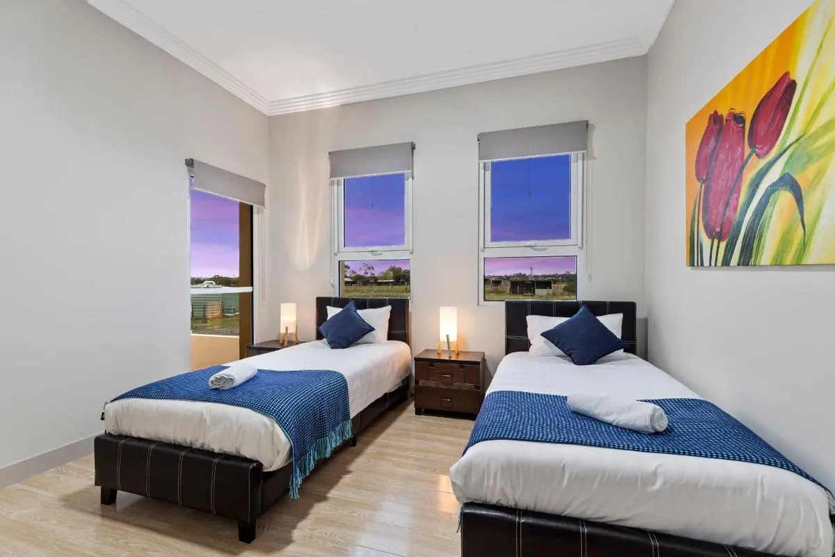 Image 6 of 5 Bdrms Loemans Lodge – Close to Calder Park, Melb Airport