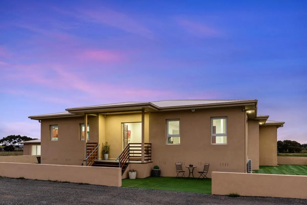 Image 5 of 5 Bdrms Loemans Lodge – Close to Calder Park, Melb Airport