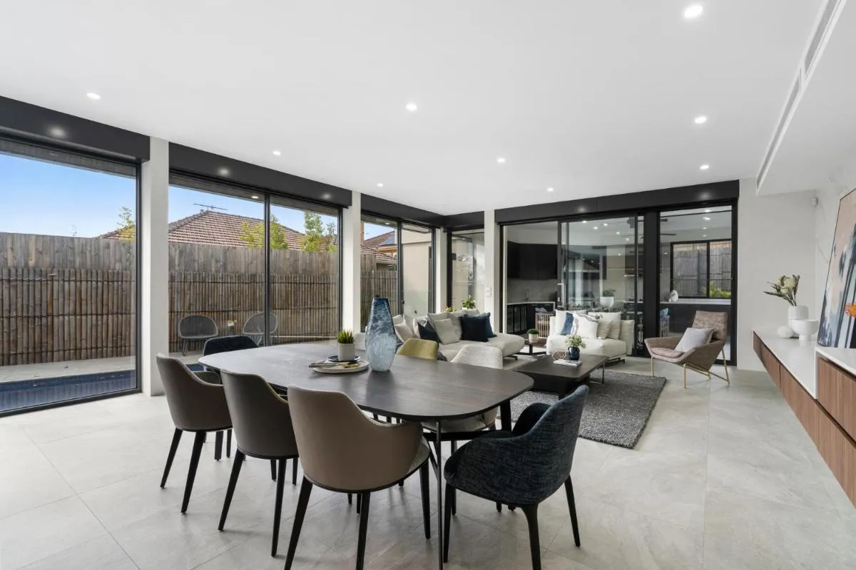 Image 4 of 5 Ensuite Luxury Holiday House Balwyn North